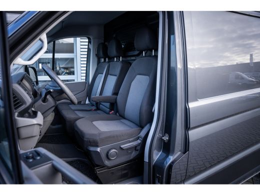 Volkswagen Crafter 2.0 TDI L3H3 Automaat TREKHAAK - IMPERIAAL - NAVI ActivLease financial lease
