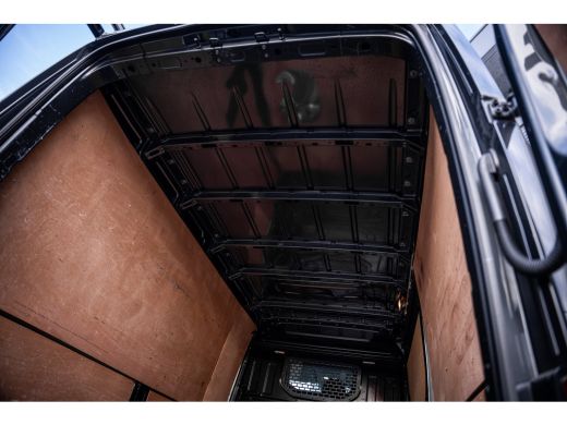 Volkswagen Crafter 2.0 TDI L3H3 Automaat TREKHAAK - IMPERIAAL - NAVI ActivLease financial lease