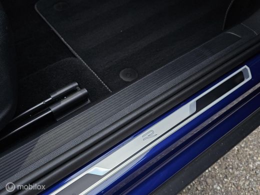 Volkswagen T-Roc 1.5 TSI 3x R-Line Panorama/Black style/Camera ActivLease financial lease