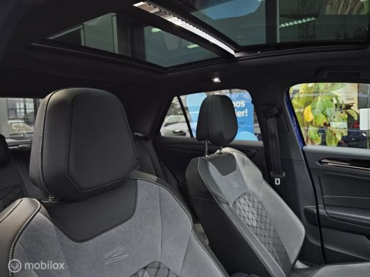 Volkswagen T-Roc 1.5 TSI 3x R-Line Panorama/Black style/Camera ActivLease financial lease