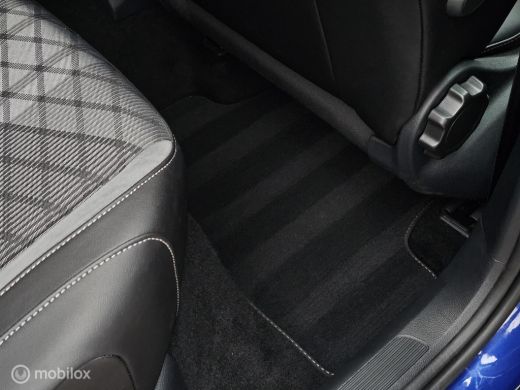 Volkswagen T-Roc 1.5 TSI 3x R-Line Panorama/Black style/Camera ActivLease financial lease