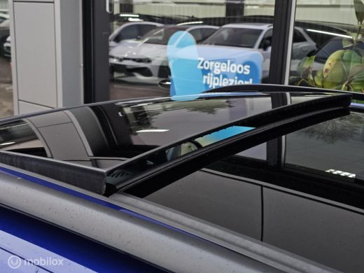 Volkswagen T-Roc 1.5 TSI 3x R-Line Panorama/Black style/Camera ActivLease financial lease