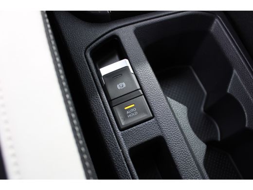 Volkswagen T-Roc 1.5 TSI Sport | DSG Versnellingsbak | Parkeersensoren voor en achter | Airco | Radio | Auto-Hold ... ActivLease financial lease