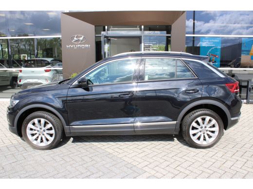 Volkswagen T-Roc 1.5 TSI Sport | DSG Versnellingsbak | Parkeersensoren voor en achter | Airco | Radio | Auto-Hold ... ActivLease financial lease