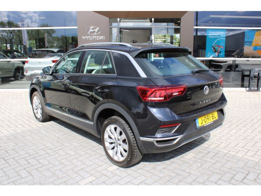 Volkswagen T-Roc 1.5 TSI Sport | DSG Versnellingsbak | Parkeersensoren voor en achter | Airco | Radio | Auto-Hold ... ActivLease financial lease