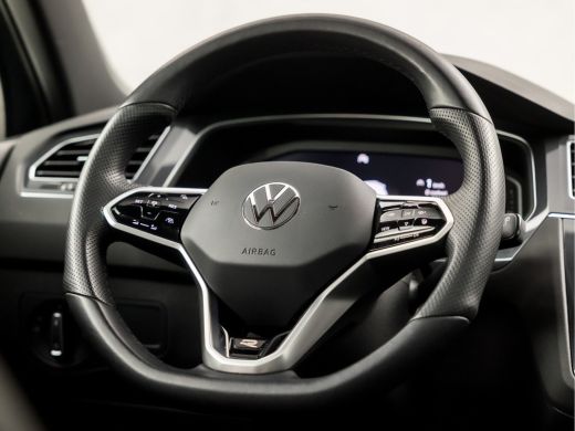 Volkswagen Tiguan 1.5 TSI R-Line 150Pk Automaat (2X R-LINE, PANORAMADAK, ALCANTARA, APPLE CARPLAY, STUUR/STOELVERWA... ActivLease financial lease