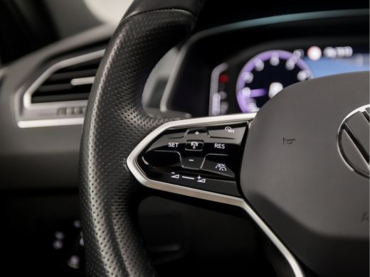 Volkswagen Tiguan 1.5 TSI R-Line 150Pk Automaat (2X R-LINE, PANORAMADAK, ALCANTARA, APPLE CARPLAY, STUUR/STOELVERWA... ActivLease financial lease