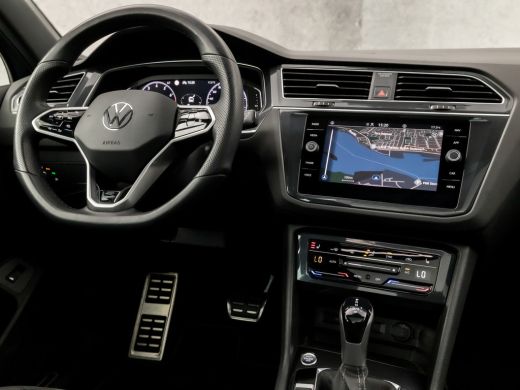 Volkswagen Tiguan 1.5 TSI R-Line 150Pk Automaat (2X R-LINE, PANORAMADAK, ALCANTARA, APPLE CARPLAY, STUUR/STOELVERWA... ActivLease financial lease