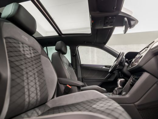 Volkswagen Tiguan 1.5 TSI R-Line 150Pk Automaat (2X R-LINE, PANORAMADAK, ALCANTARA, APPLE CARPLAY, STUUR/STOELVERWA... ActivLease financial lease