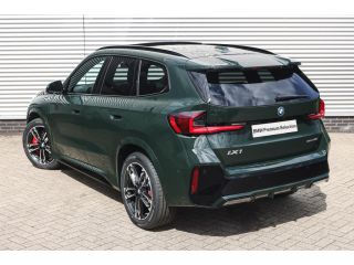 BMW iX1 eDrive20 High Executive M Sport / Panoramadak / Sportstoelen / Trekhaak / M Adaptief onderstel / ...