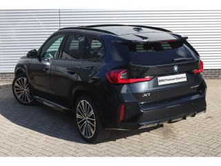 BMW X1 xDrive30e High Executive M Sport Automaat / Panoramadak / Trekhaak / Sportstoelen / M Adaptief on...
