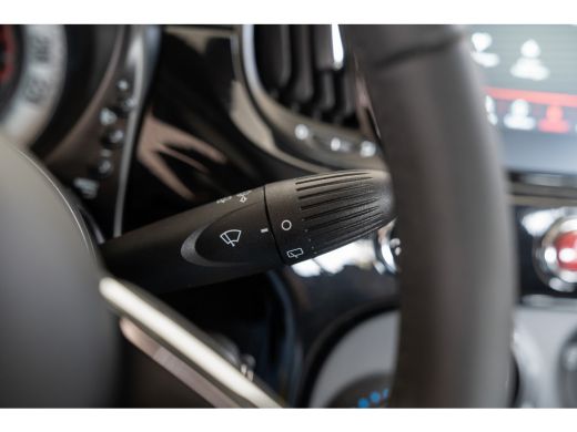 Fiat 500 1.0 Hybrid Dolcevita | Panoramadak | Apple Carplay & Android Auto | Lichtmetalen velgen | Airco |... ActivLease financial lease