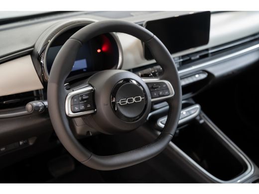Fiat 600 1.2 145PK Hybrid La Prima | 8 Jaar garantie | Camera | Navigatie | Climate Controle | Lederen bek... ActivLease financial lease
