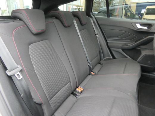 Ford Focus 1.0 EcoBoost Hybrid ST Line | Panoramadak | Trekhaak | B&O | Winterpack | Dodehoek Detectie | Pri... ActivLease financial lease