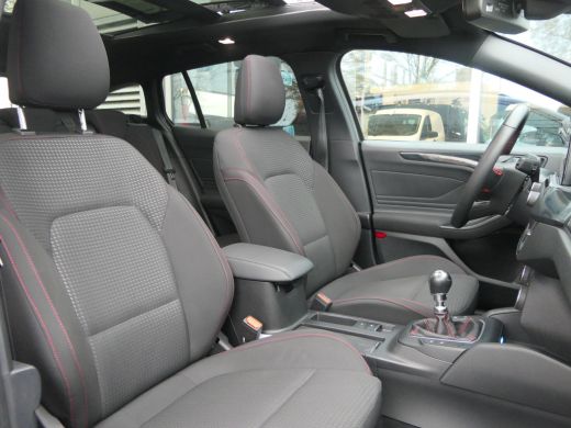 Ford Focus 1.0 EcoBoost Hybrid ST Line | Panoramadak | Trekhaak | B&O | Winterpack | Dodehoek Detectie | Pri... ActivLease financial lease