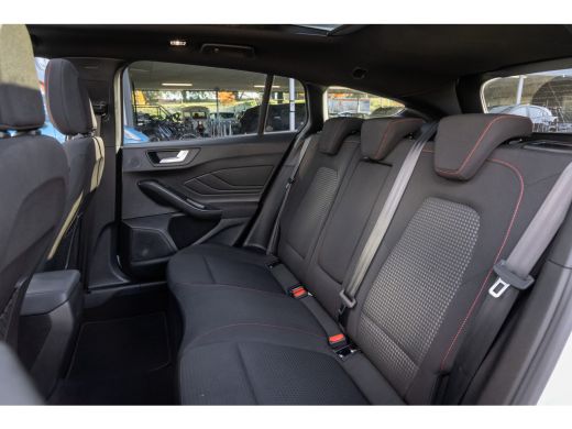 Ford Focus 1.0 EcoBoost Hybrid ST Line X | Driver-assistance-pack | Pano-dak | Winter-pack | | Achteruitrijc... ActivLease financial lease