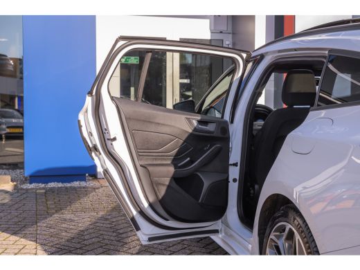 Ford Focus 1.0 EcoBoost Hybrid ST Line X | Driver-assistance-pack | Pano-dak | Winter-pack | | Achteruitrijc... ActivLease financial lease