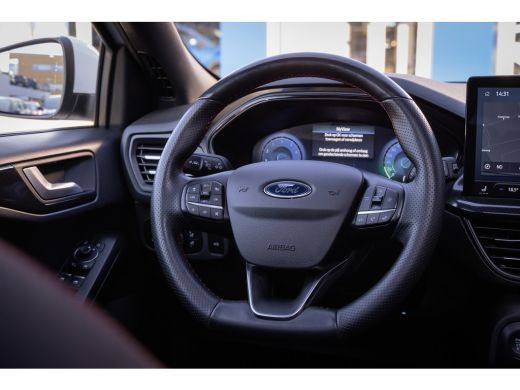 Ford Focus 1.0 EcoBoost Hybrid ST Line X | Driver-assistance-pack | Pano-dak | Winter-pack | | Achteruitrijc... ActivLease financial lease
