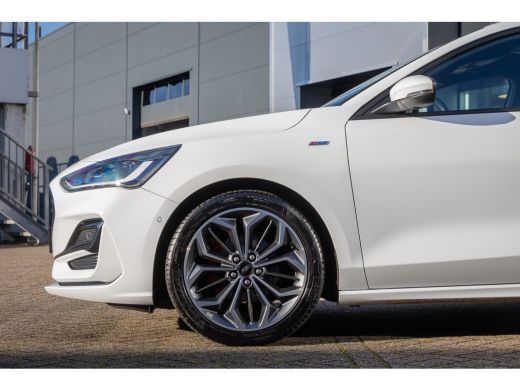 Ford Focus 1.0 EcoBoost Hybrid ST Line X | Driver-assistance-pack | Pano-dak | Winter-pack | | Achteruitrijc... ActivLease financial lease