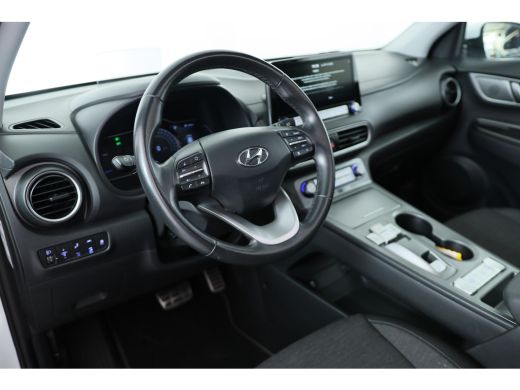 Hyundai Kona EV Fashion 64 kWh | Schuif-/kanteldak | Head-up display | Adaptive Cruise | Keyless | Camera | Cl... ActivLease financial lease