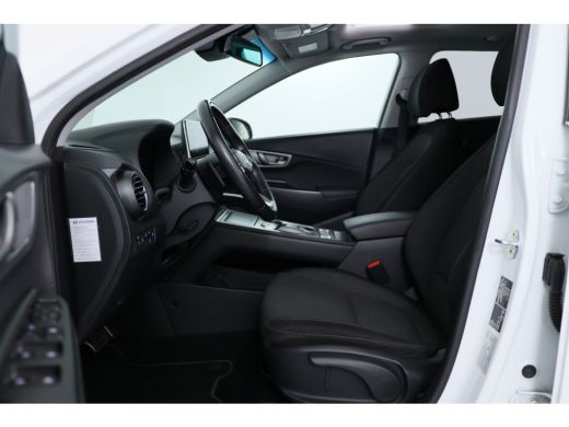 Hyundai Kona EV Fashion 64 kWh | Schuif-/kanteldak | Head-up display | Adaptive Cruise | Keyless | Camera | Cl... ActivLease financial lease