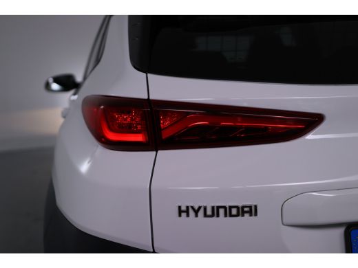 Hyundai Kona EV Fashion 64 kWh | Schuif-/kanteldak | Head-up display | Adaptive Cruise | Keyless | Camera | Cl... ActivLease financial lease