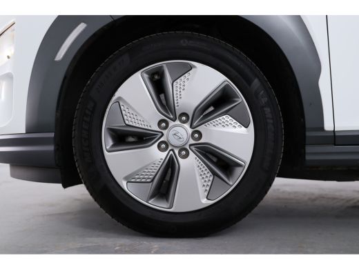 Hyundai Kona EV Fashion 64 kWh | Schuif-/kanteldak | Head-up display | Adaptive Cruise | Keyless | Camera | Cl... ActivLease financial lease