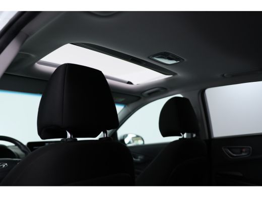 Hyundai Kona EV Fashion 64 kWh | Schuif-/kanteldak | Head-up display | Adaptive Cruise | Keyless | Camera | Cl... ActivLease financial lease