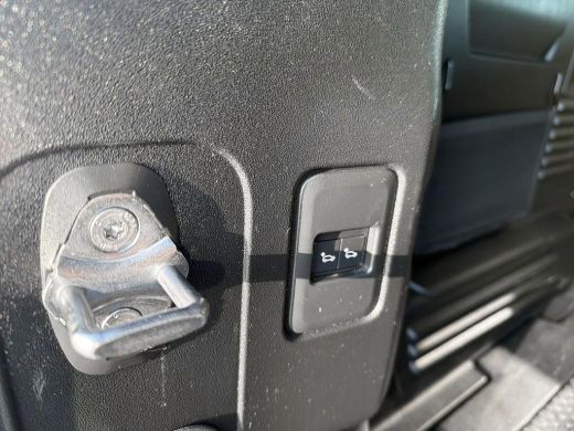 Land Rover Defender 2.0 D200 110 SE Geheel rijklaar incl. Garantie ActivLease financial lease