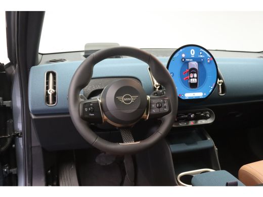 Mini Countryman C Automaat / Favoured Trim / Pakket L / 19" Kaleido Spoke 2-tone ActivLease financial lease