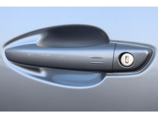 Peugeot 5008 1.2 HYBRID 136PK ALLURE PACK AUTOMAAT / NAVI / CLIMA / PDC / 18" LMV / CAMERA / KEYLESS / FULL-LE... ActivLease financial lease