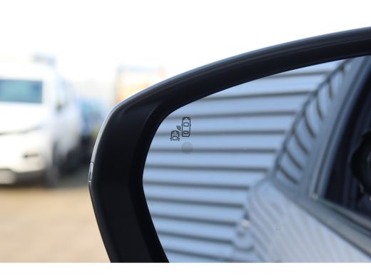 Peugeot 5008 1.2 HYBRID 136PK ALLURE PACK AUTOMAAT / NAVI / CLIMA / PDC / 18" LMV / CAMERA / KEYLESS / FULL-LE... ActivLease financial lease