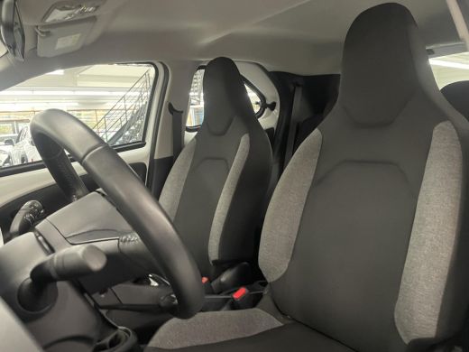 Toyota Aygo 1.0 VVT-i MT Play ActivLease financial lease