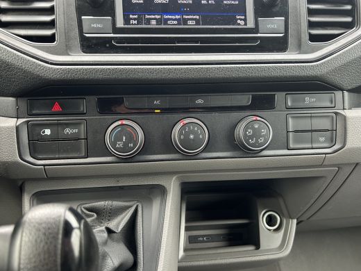 Volkswagen Crafter 2.0 TDI 141 PK / DSG AUTOMAAT / L3H3 / 3 TONS TREKHAAK / AIRCO / CRUISE / CAMERA / 3-ZITS ActivLease financial lease