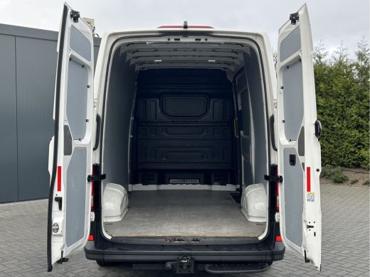 Volkswagen Crafter 2.0 TDI 141 PK / DSG AUTOMAAT / L3H3 / 3 TONS TREKHAAK / AIRCO / CRUISE / CAMERA / 3-ZITS ActivLease financial lease