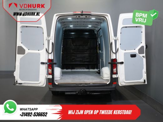 Volkswagen Crafter 35 2.0 TDI 140 pk DSG Aut. L3H3 BPM VRIJ! Carplay/ Camera/ Cruise/ Trekhaak/ Betimmerd/ Airco ActivLease financial lease