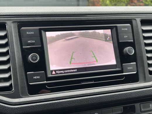 Volkswagen Crafter 35 2.0 TDI 141 PK / DSG AUTOMAAT / L3H3 / 3 TONS TREKHAAK / AIRCO / CAMERA / 3-ZITS ActivLease financial lease