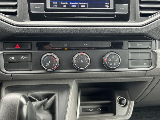 Volkswagen Crafter 35 2.0 TDI 141 PK / DSG AUTOMAAT / L3H3 / 3 TONS TREKHAAK / AIRCO / CAMERA / 3-ZITS ActivLease financial lease