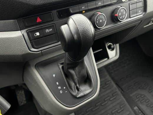 Volkswagen Crafter 35 2.0 TDI 141 PK / DSG AUTOMAAT / L3H3 / 3 TONS TREKHAAK / AIRCO / CAMERA / 3-ZITS ActivLease financial lease