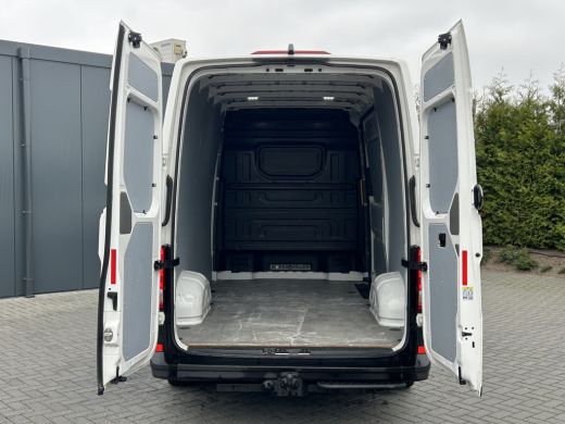 Volkswagen Crafter 35 2.0 TDI 141 PK / DSG AUTOMAAT / L3H3 / 3 TONS TREKHAAK / AIRCO / CAMERA / 3-ZITS ActivLease financial lease