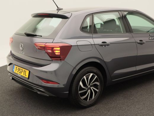 Volkswagen Polo 1.0 TSi Life | Adaptive Cruise | Camera | CarPlay | Parkeersensoren | Digitaal Dashboard | Ledere... ActivLease financial lease