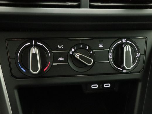 Volkswagen Polo 1.0 TSi Life | Adaptive Cruise | Camera | CarPlay | Parkeersensoren | Digitaal Dashboard | Ledere... ActivLease financial lease