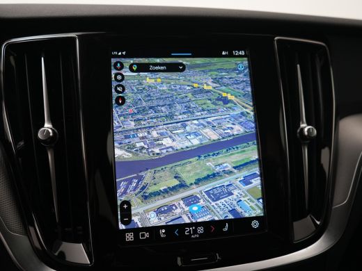 Volvo  V60 2.0 B4 Plus Dark | Camera | Trekhaak | Adaptive Cruise | Stoelverwarming V+A | Stuurwiel verwarmd... ActivLease financial lease