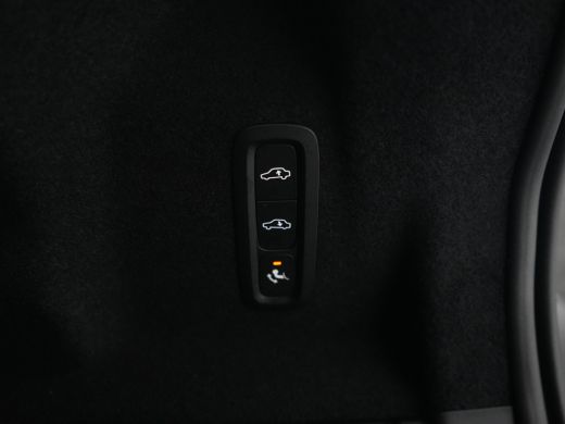 Volvo  XC60 T6 Plus Dark | Luchtvering | Stoelventilatie | 360&deg; Camera | Panoramadak | Trekhaak ActivLease financial lease