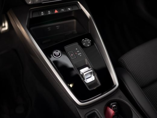 Audi A3 Limousine 35 TFSI S edition | S-Line | Matrix LED | Panodak | Stoelgeheugen | Camera | Prijs Rijk... ActivLease financial lease