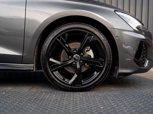Audi A3 Limousine 35 TFSI S edition | S-Line | Matrix LED | Panodak | Stoelgeheugen | Camera | Prijs Rijk... ActivLease financial lease
