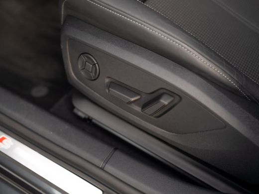 Audi A3 Limousine 35 TFSI S edition | S-Line | Matrix LED | Panodak | Stoelgeheugen | Camera | Prijs Rijk... ActivLease financial lease