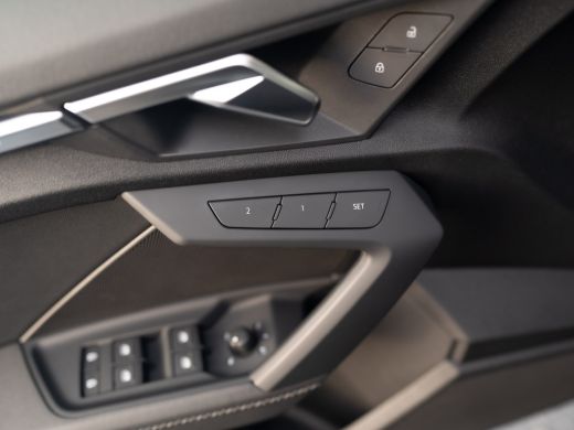 Audi A3 Limousine 35 TFSI S edition | S-Line | Matrix LED | Panodak | Stoelgeheugen | Camera | Prijs Rijk... ActivLease financial lease