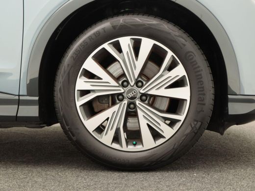 Audi Q4 e-tron 40 Launch edition Advanced Plus 77 kWh 204 Pk | Matrix LED | 3-Zone Climate | Stoel- & Stuurverwa... ActivLease financial lease