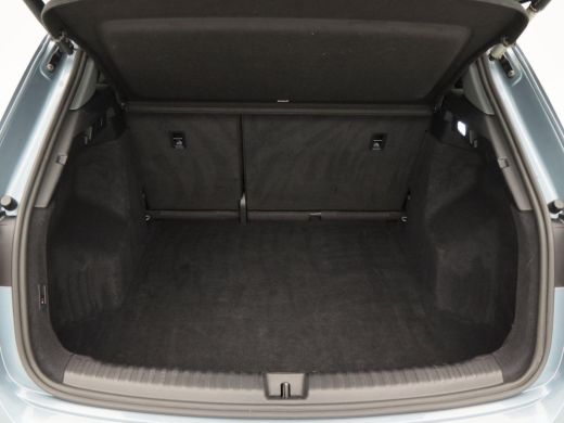 Audi Q4 e-tron 40 Launch edition Advanced Plus 77 kWh 204 Pk | Matrix LED | 3-Zone Climate | Stoel- & Stuurverwa... ActivLease financial lease